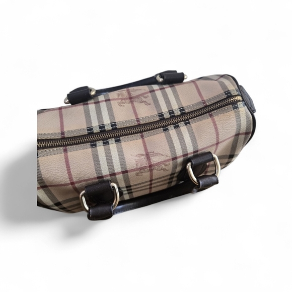 Burberry Beige Checkered Women's Bag - Picture 5 of 10